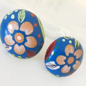 Vintage Wooden Handpainted Flower Earrings - Round clip on earrings